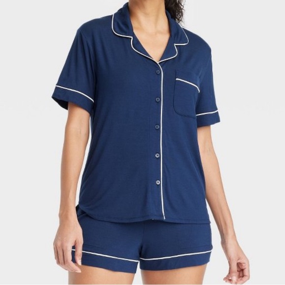 NWOT Women’s Cloud Knit Short Sleeve Notch Collar Top & Shorts Pajama Set - Picture 4 of 4